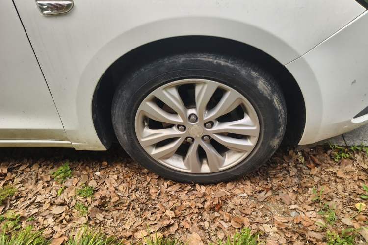 Used Buick GT 2021 Revised Version Flagship 1.5L Automatic Elite Edition Right Front Wheel Hub