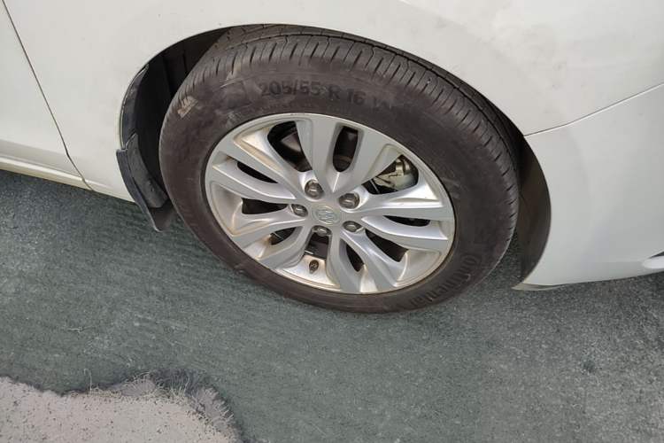 Used Buick GT 2021 Revised Version Flagship 1.5L Automatic Elite Edition Right Front Wheel Hub
