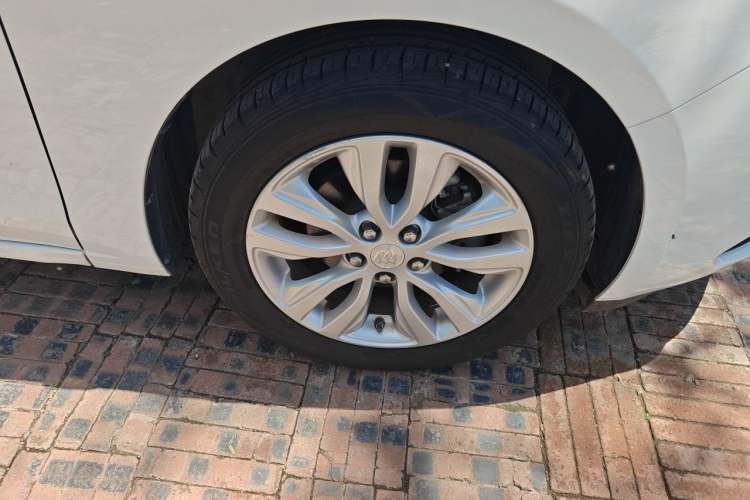 Used Buick GT 2021 Revised Version Flagship 1.5L Automatic Elite Edition Right Front Wheel Hub