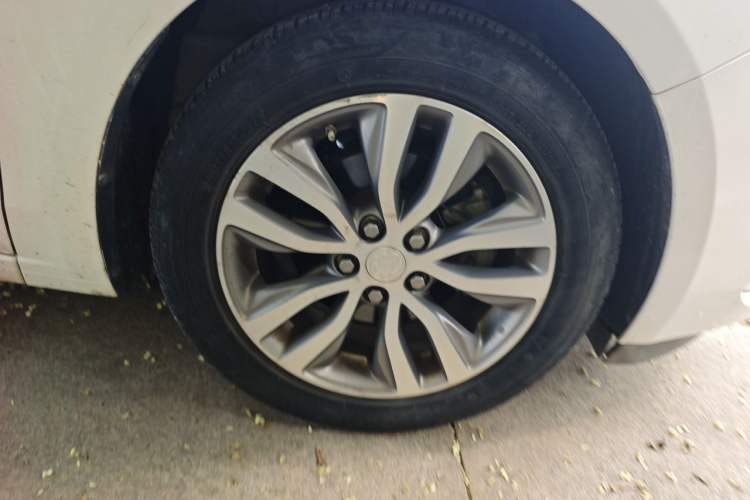 Used Buick GT 2021 1.3T Automatic Mild Hybrid Elite Version Right Front Wheel Hub
