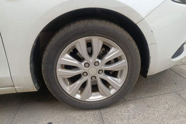 Used Buick GT 2021 Revised Version Flagship 1.5L Automatic Elite Edition Right Front Wheel Hub