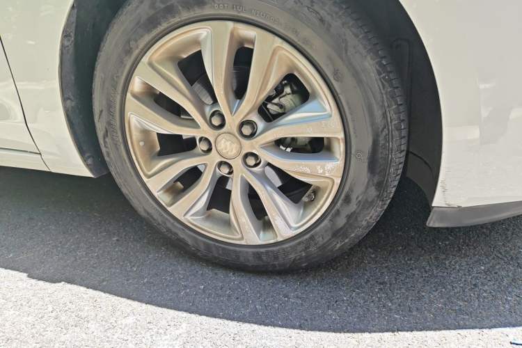 Used Buick GT 2021 Revised Version Flagship 1.5L Automatic Elite Edition Right Front Wheel Hub