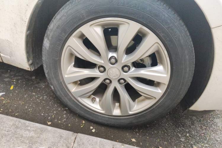 Used Buick GT 2021 Exemplar 1.5L Automatic Elite Version Right Front Wheel Hub