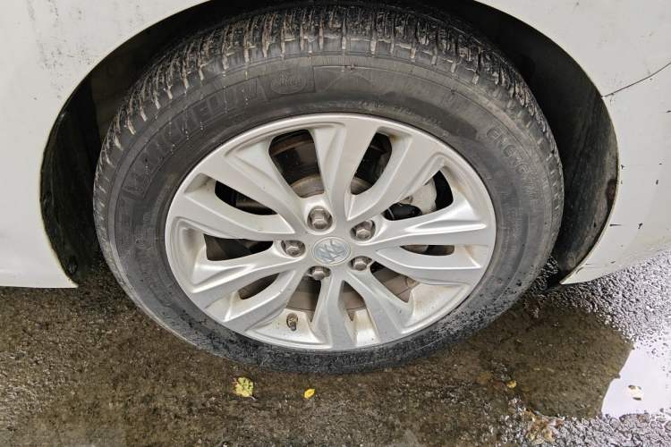 Used Buick GT 2021 Revised Version Flagship 1.5L Automatic Elite Edition Right Front Wheel Hub