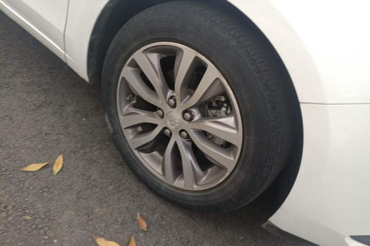 Used Buick GT 2021 1.3T Automatic Mild Hybrid Elite Version Right Front Wheel Hub