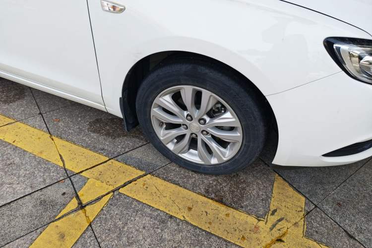 Used Buick GT 2021 Revised Version Flagship 1.5L Automatic Elite Edition Right Front Wheel Hub