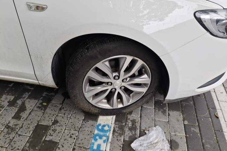 Used Buick GT 2021 1.3T Automatic Mild Hybrid Elite Version Right Front Wheel Hub