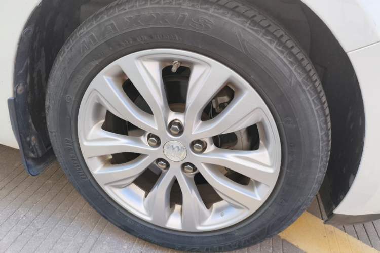 Used Buick GT 2021 Revised Version Flagship 1.5L Automatic Elite Edition Right Front Wheel Hub