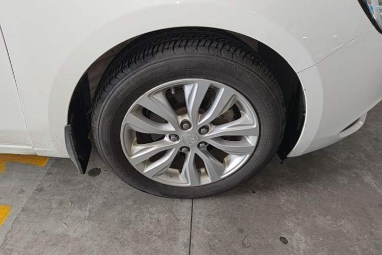 Used Buick GT 2021 Revised Version Flagship 1.5L Automatic Elite Edition Right Front Wheel Hub