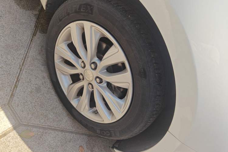 Used Buick GT 2021 Revised Version Flagship 1.5L Automatic Elite Edition Right Front Wheel Hub