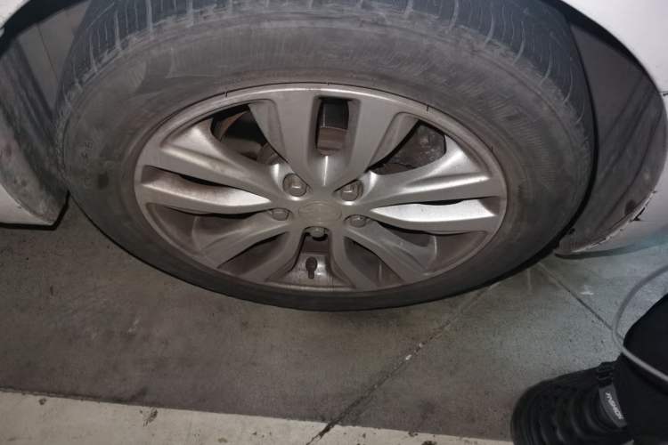Used Buick GT 2021 Revised Version Flagship 1.5L Automatic Elite Edition Right Front Wheel Hub