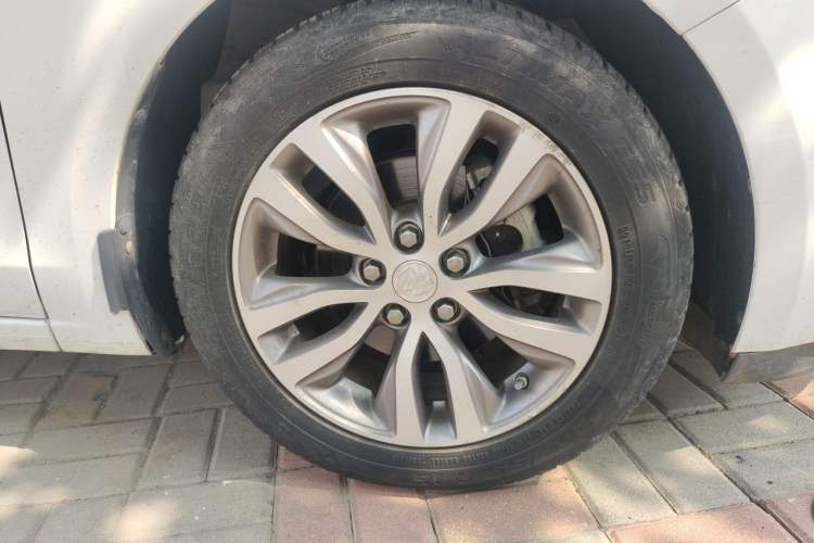 Used Buick GT 2021 Revised Version 1.3T Automatic Mild Hybrid Elite Edition Right Front Wheel Hub