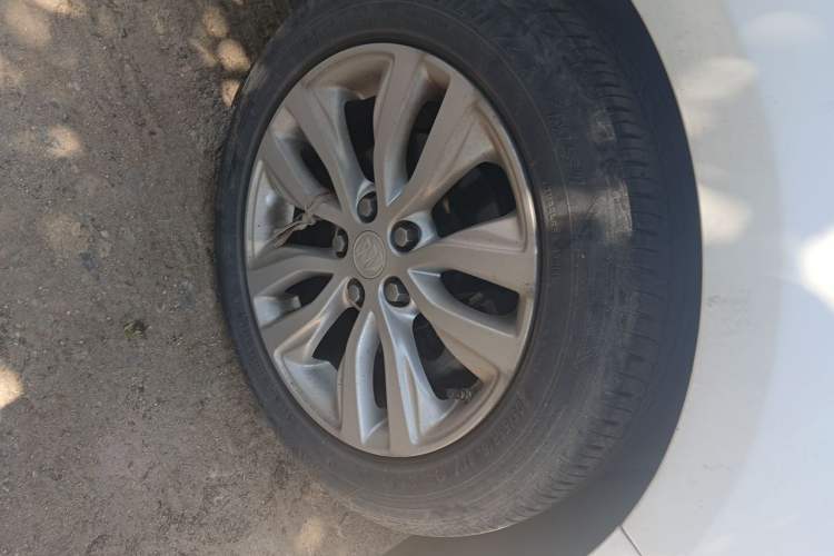 Used Buick GT 2021 Revised Version Flagship 1.5L Automatic Elite Edition Right Front Wheel Hub
