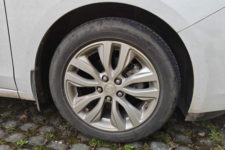 Used Buick GT 2021 Revised Version Flagship 1.5L Automatic Elite Edition Right Front Wheel Hub