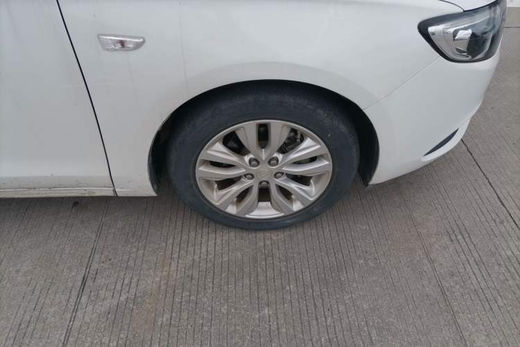 Used Buick GT 2021 Revised Version Flagship 1.5L Automatic Elite Edition Right Front Wheel Hub