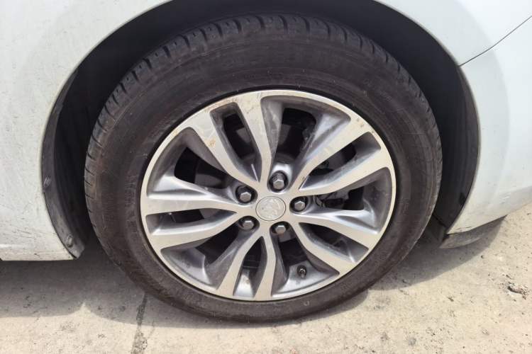 Used Buick GT 2021 1.3T Automatic Mild Hybrid Elite Version Right Front Wheel Hub