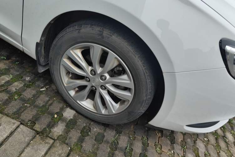Used Buick GT 2021 Revised Version Flagship 1.5L Automatic Elite Edition Right Front Wheel Hub