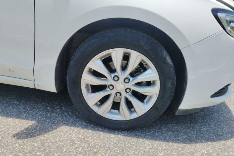 Used Buick GT 2021 Revised Version Flagship 1.5L Automatic Elite Edition Right Front Wheel Hub