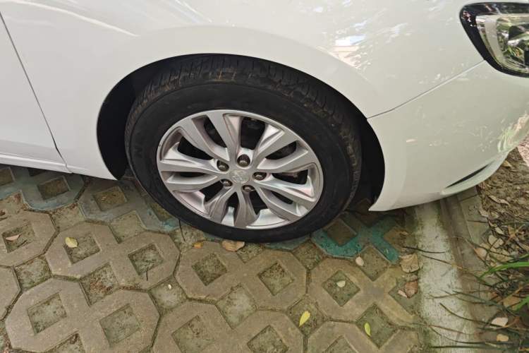 Used Buick GT 2021 Revised Version Flagship 1.5L Automatic Elite Edition Right Front Wheel Hub