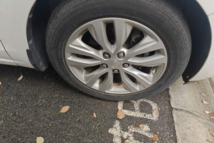 Used Buick GT 2021 Revised Version Flagship 1.5L Automatic Elite Edition Right Front Wheel Hub