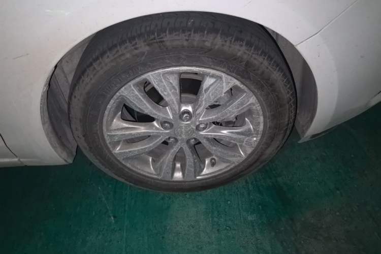 Used Buick GT 2021 Revised Version Flagship 1.5L Automatic Elite Edition Right Front Wheel Hub