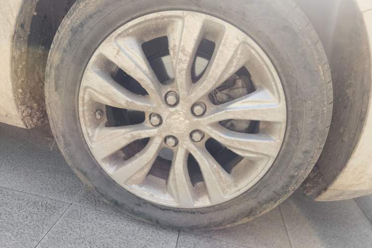 Used Buick GT 2021 Revised Version Flagship 1.5L Automatic Elite Edition Right Front Wheel Hub