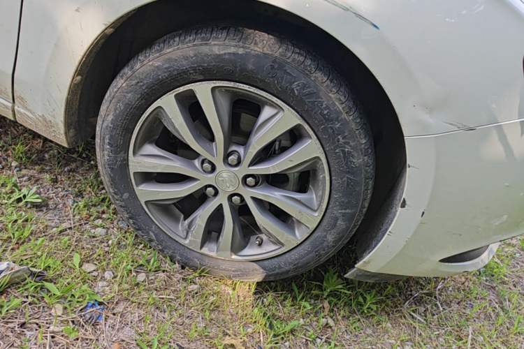 Used Buick GT 2021 Revised Version 1.3T Automatic Mild Hybrid Elite Edition Right Front Wheel Hub