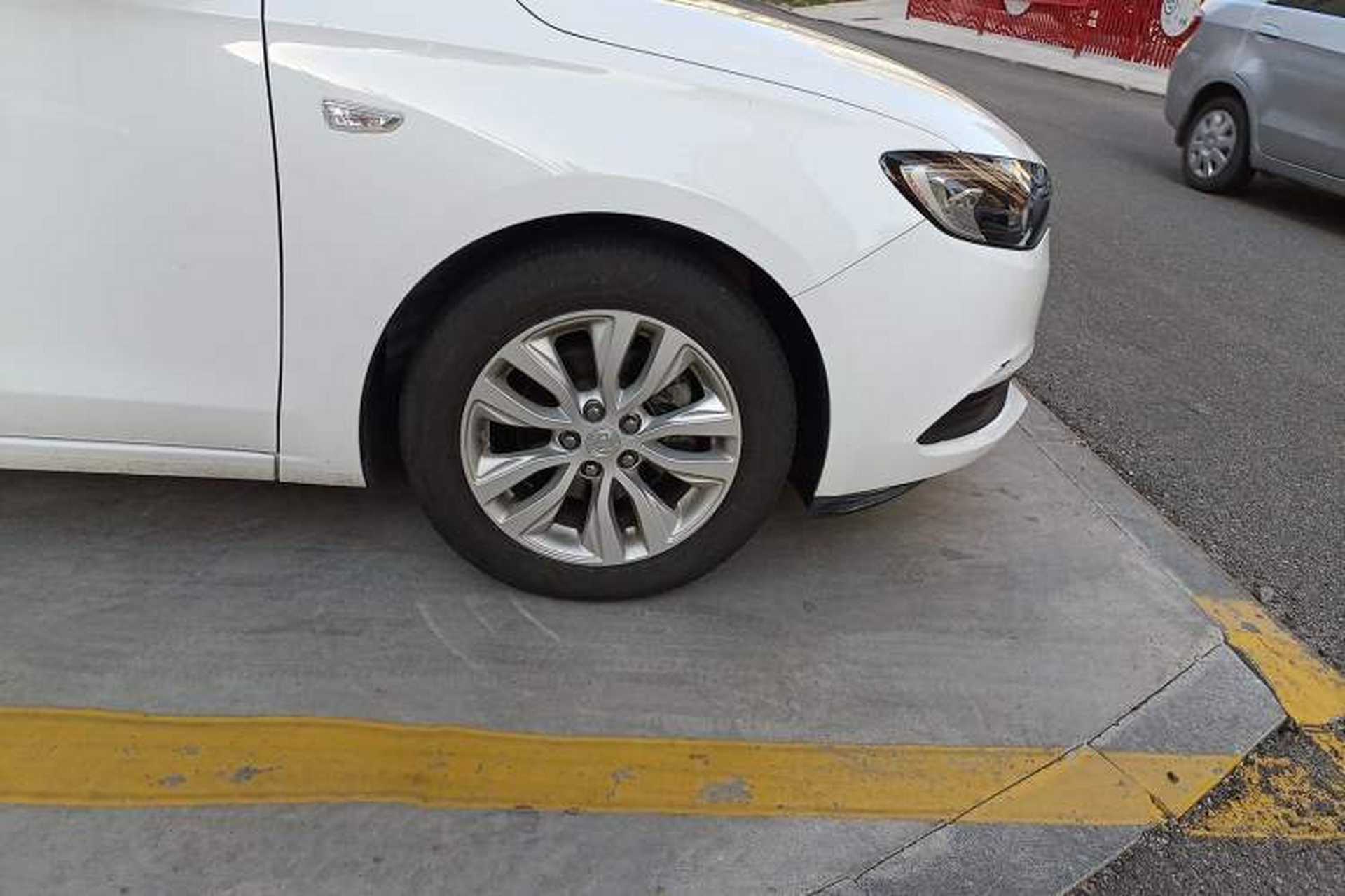 Used Buick GT 2021 Revised Version Flagship 1.5L Automatic Elite Edition Right Front Wheel Hub