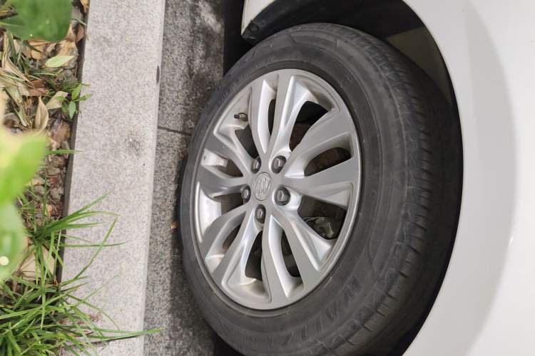 Used Buick GT 2021 Revised Version Flagship 1.5L Automatic Elite Edition Right Front Wheel Hub