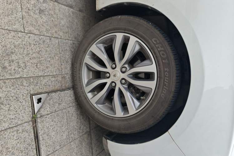 Used Buick GT 2021 1.3T Automatic Mild Hybrid Elite Version Right Front Wheel Hub