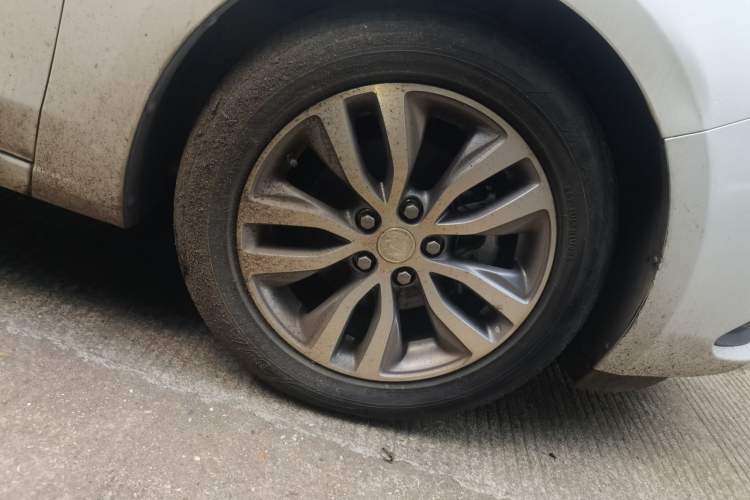 Used Buick GT 2021 Revised Version 1.3T Automatic Mild Hybrid Elite Edition Right Front Wheel Hub
