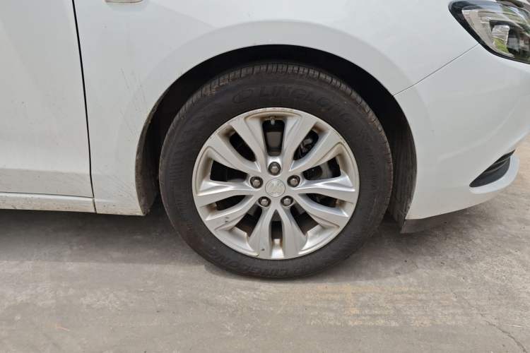 Used Buick GT 2021 Revised Version Flagship 1.5L Automatic Elite Edition Right Front Wheel Hub