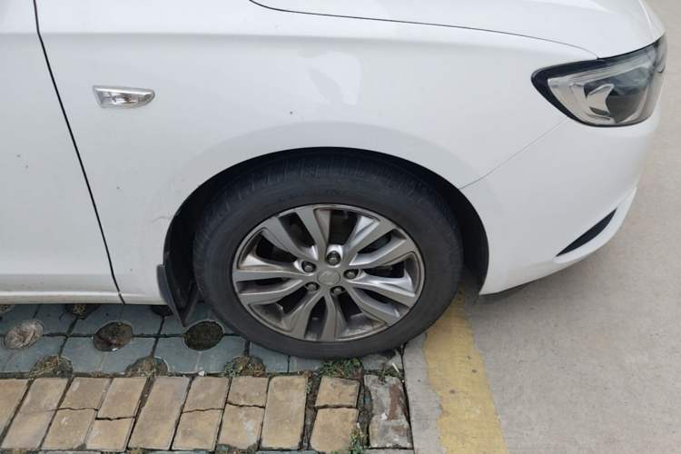 Used Buick GT 2021 Revised Version Flagship 1.5L Automatic Elite Edition Right Front Wheel Hub