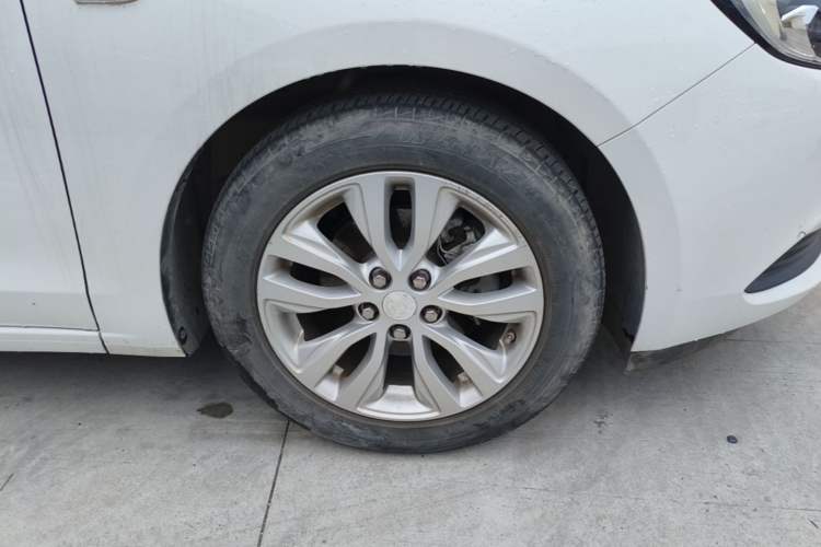 Used Buick GT 2021 Exemplar 1.5L Automatic Elite Version Right Front Wheel Hub