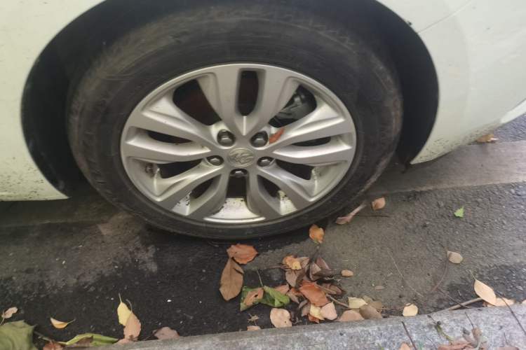 Used Buick GT 2021 Exemplar 1.5L Automatic Elite Version Right Front Wheel Hub