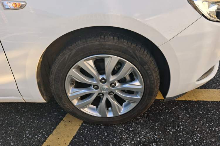 Used Buick GT 2021 Revised Version Flagship 1.5L Automatic Elite Edition Right Front Wheel Hub