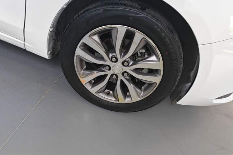 Used Buick GT 2021 Revised Version 1.3T Automatic Mild Hybrid Elite Edition Right Front Wheel Hub