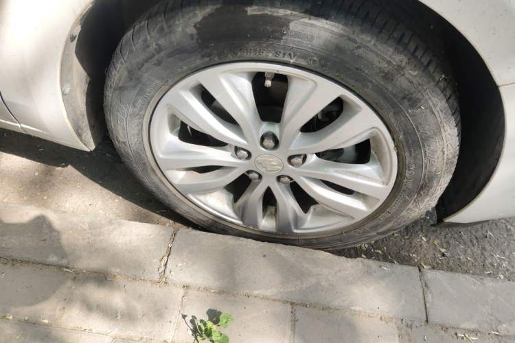 Used Buick GT 2021 Revised Version Flagship 1.5L Automatic Elite Edition Right Front Wheel Hub