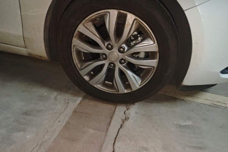 Used Buick GT 2021 Exemplar 1.5L Automatic Elite Version Right Front Wheel Hub
