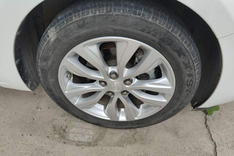 Used Buick GT 2021 Revised Version Flagship 1.5L Automatic Elite Edition Right Front Wheel Hub