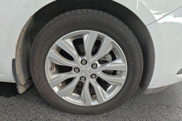 Used Buick GT 2021 Revised Version Flagship 1.5L Automatic Elite Edition Right Front Wheel Hub