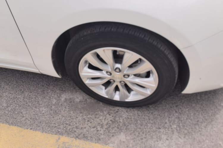 Used Buick GT 2021 Revised Version Flagship 1.5L Automatic Elite Edition Right Front Wheel Hub