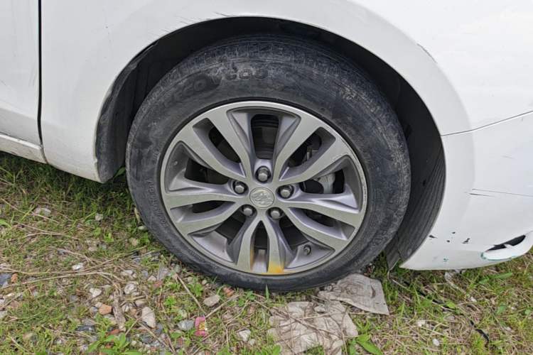 Used Buick GT 2021 Revised Version 1.3T Automatic Mild Hybrid Elite Edition Right Front Wheel Hub
