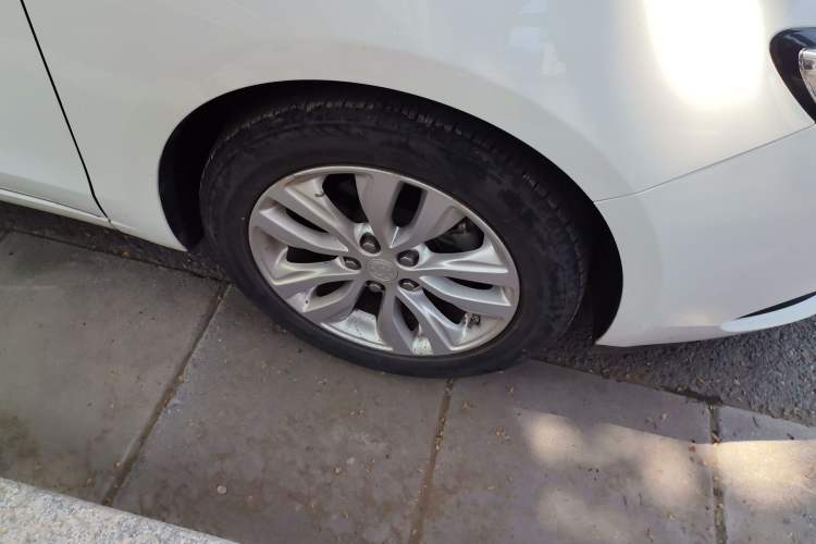 Used Buick GT 2021 Revised Version Flagship 1.5L Automatic Elite Edition Right Front Wheel Hub