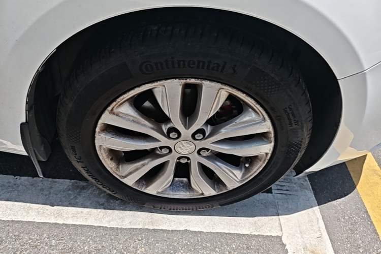 Used Buick GT 2021 Revised Version Flagship 1.5L Automatic Elite Edition Right Front Wheel Hub