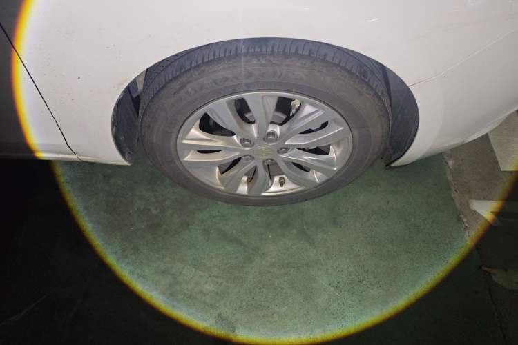 Used Buick GT 2021 Revised Version Flagship 1.5L Automatic Elite Edition Right Front Wheel Hub