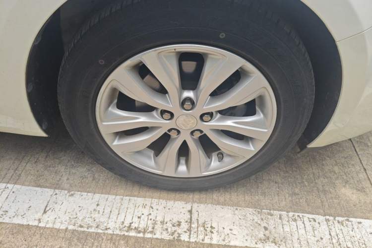 Used Buick GT 2021 Revised Version Flagship 1.5L Automatic Elite Edition Right Front Wheel Hub