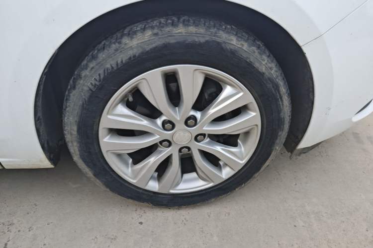 Used Buick GT 2021 Revised Version Flagship 1.5L Automatic Elite Edition Right Front Wheel Hub