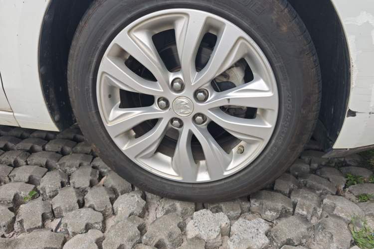 Used Buick GT 2021 Exemplar 1.5L Automatic Elite Version Right Front Wheel Hub