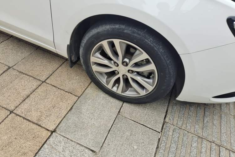 Used Buick GT 2021 Revised Version 1.3T Automatic Mild Hybrid Elite Edition Right Front Wheel Hub